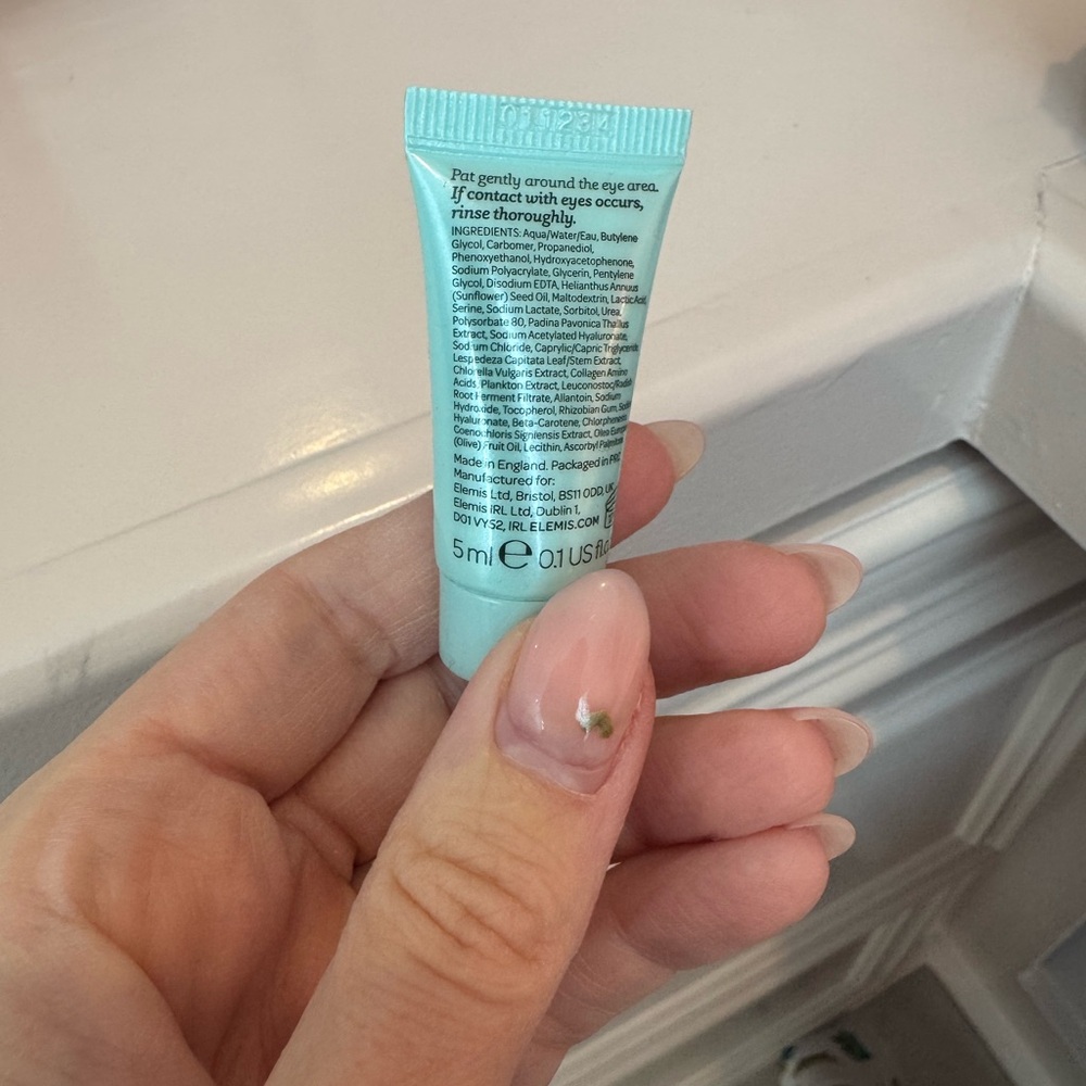 ELEMIS Skincare Set with Red Temperley London cosmetic case - Picture 13 of 15